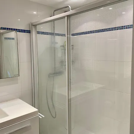 Spacious Bay View Floor 9 Parking 아파트 La Baule